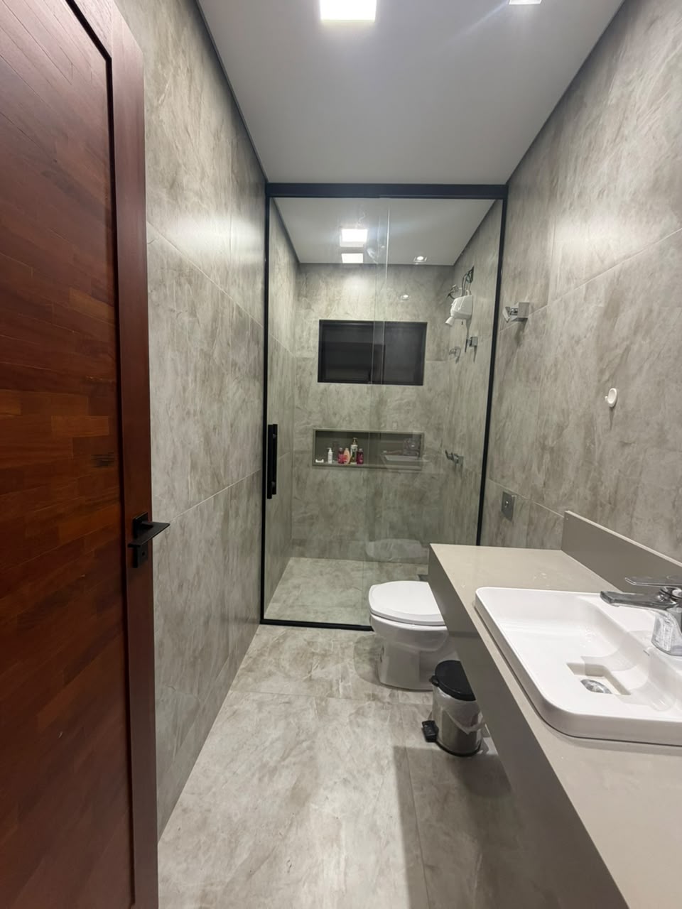 Box frameless preto