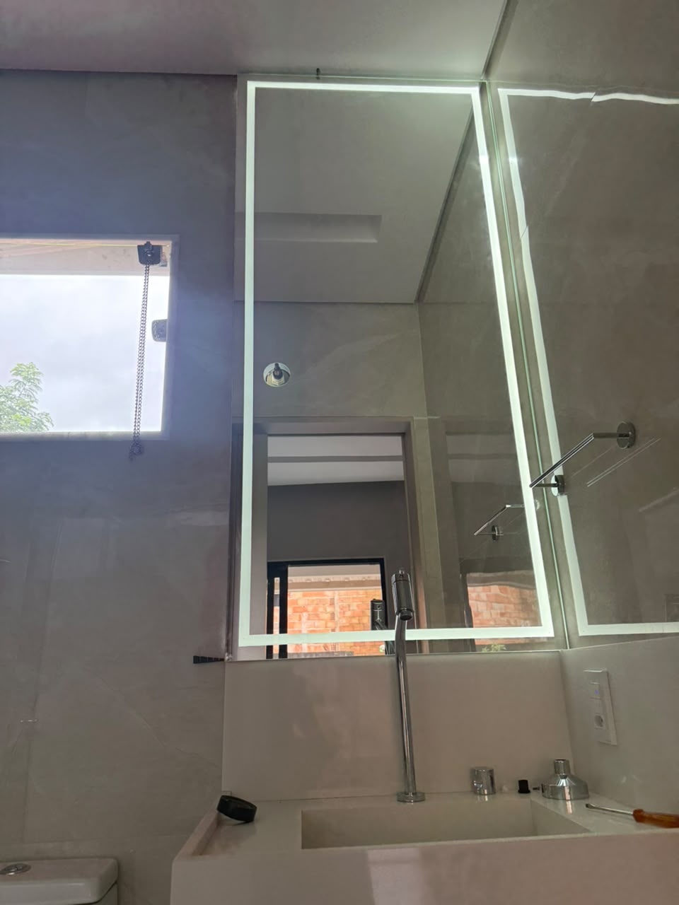 Espelhos duplos com LED para banheiro