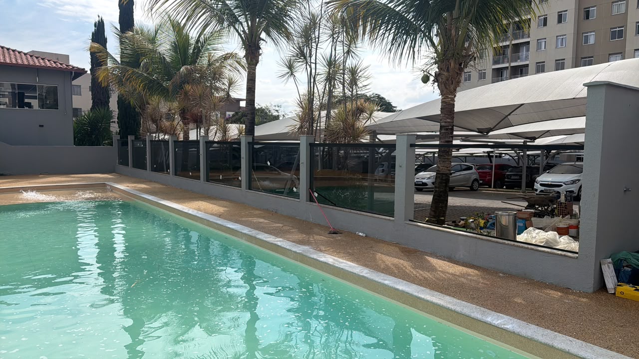 Guarda-corpo fumê para piscina