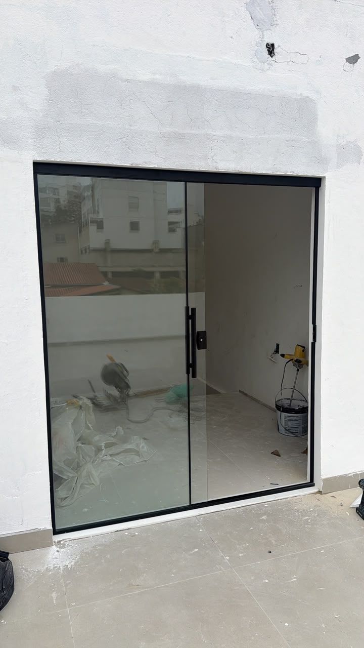 Porta de vidro de correr para varanda